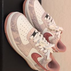 Men's NIKE AIR FORCE 1 '07 LV8 - Size 10 NEW 