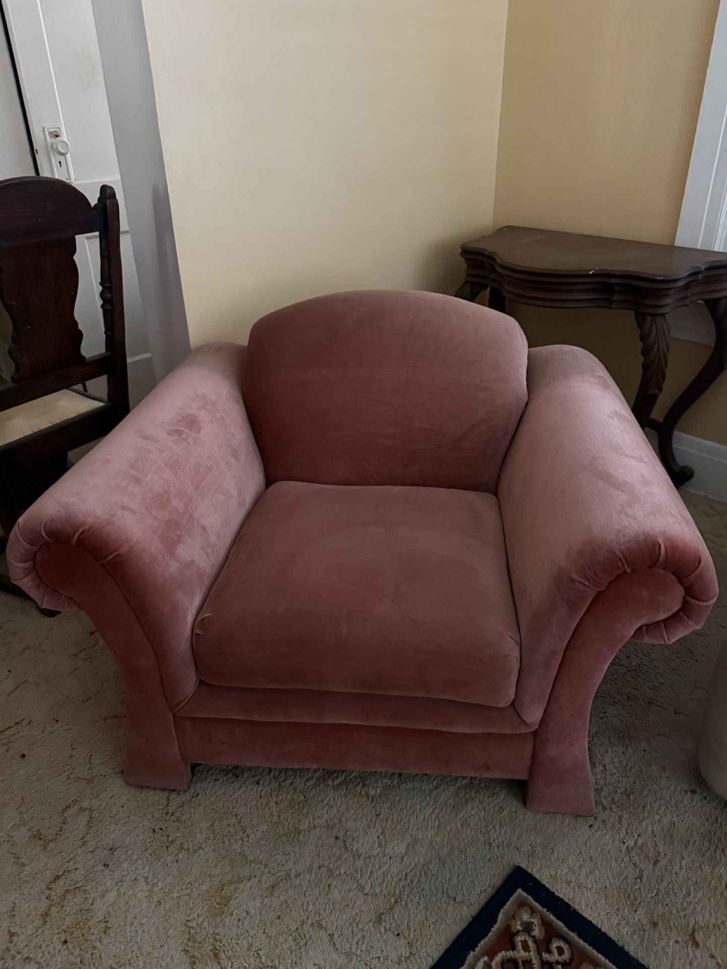 oversized upholstered armchair (pink)