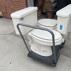 Off White Toilets 2ea