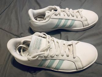 Women’s Adidas Originals Like New 8