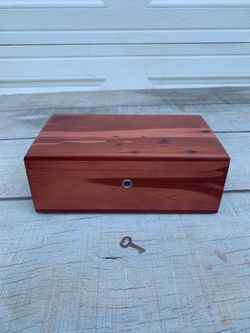 Vintage Lane Mini Cedar Chest JCPenney Gift Registry The Perfect Match Box Key