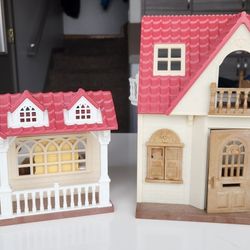 Calico Critters Cozy Red Cottage Doll House
