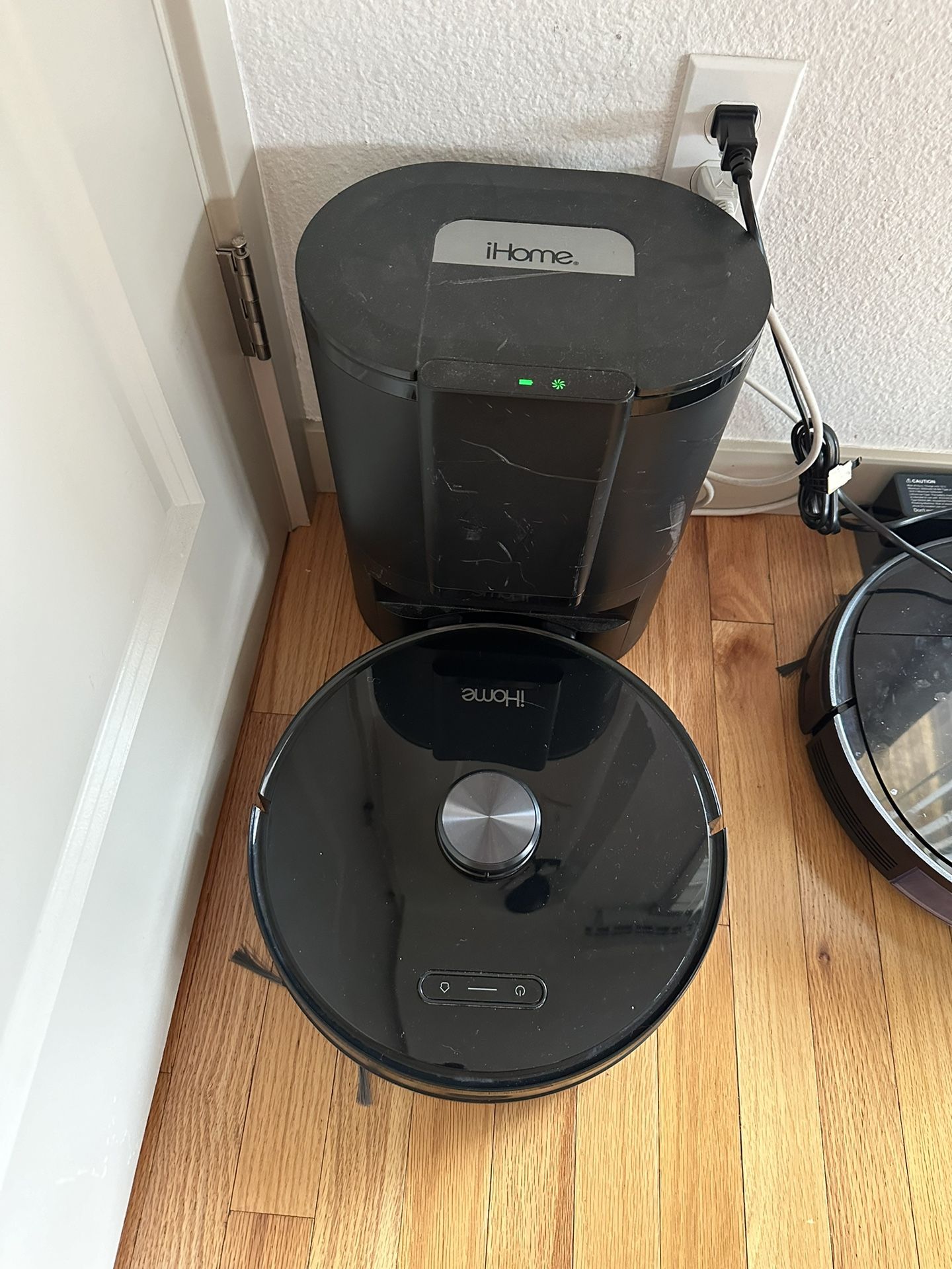 iHome IHRV6 BLK AutoVac Nova Self Empty Vacuum