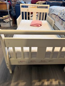 Toddler beed with mattress