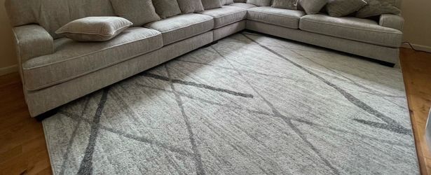 Grey and cream rug 10x13 with pad