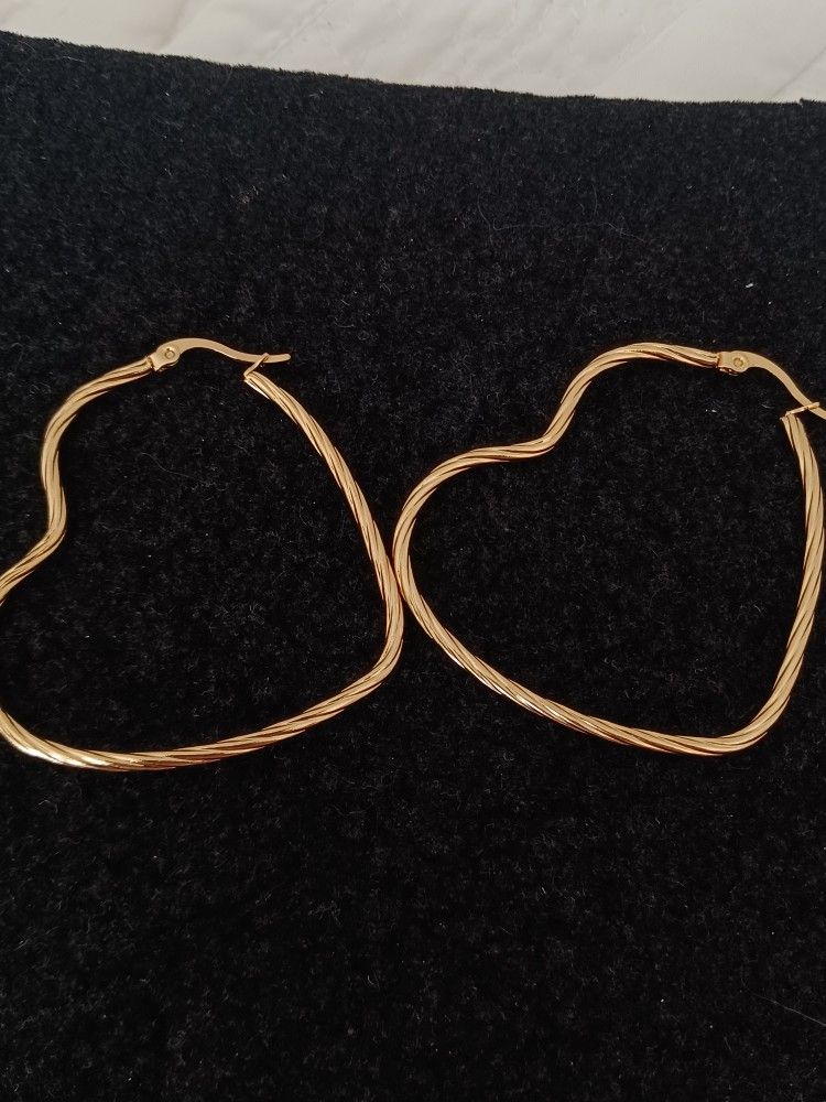 18kt. Gold Plate Heart Hoop Earrings