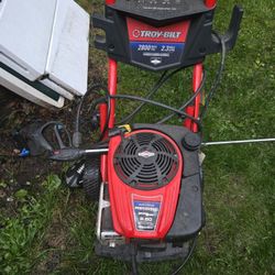 Troy-bilt 2800 Gas Powered Pressure Washer With Upgraded  Sprayers