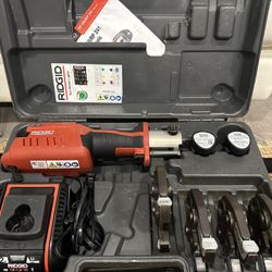 RP241 RIDGID With 4 Jaws And 2 Batteries 