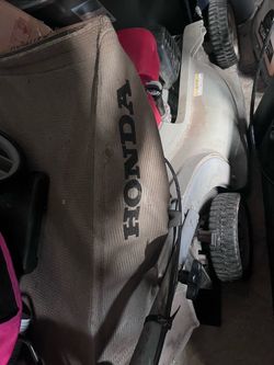 Honda Gas Push Lawn Mower with Bag