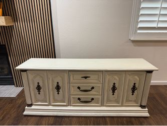 Vintage Credenza /Buffett - broyhill style