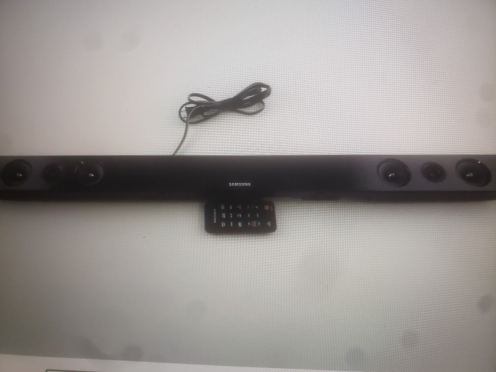 samsung audio soundbar model HW-E450/ZA (no subwoofer included or remote)