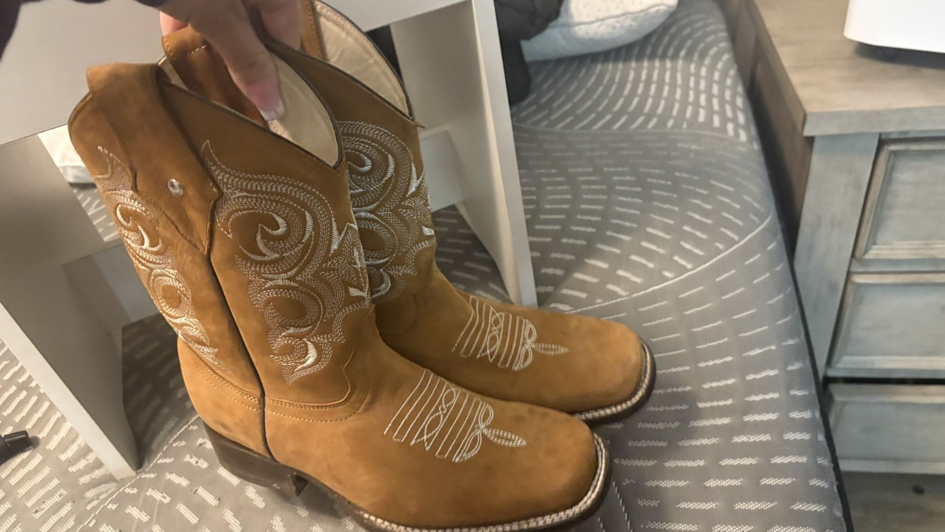 women’s boots 8.5
