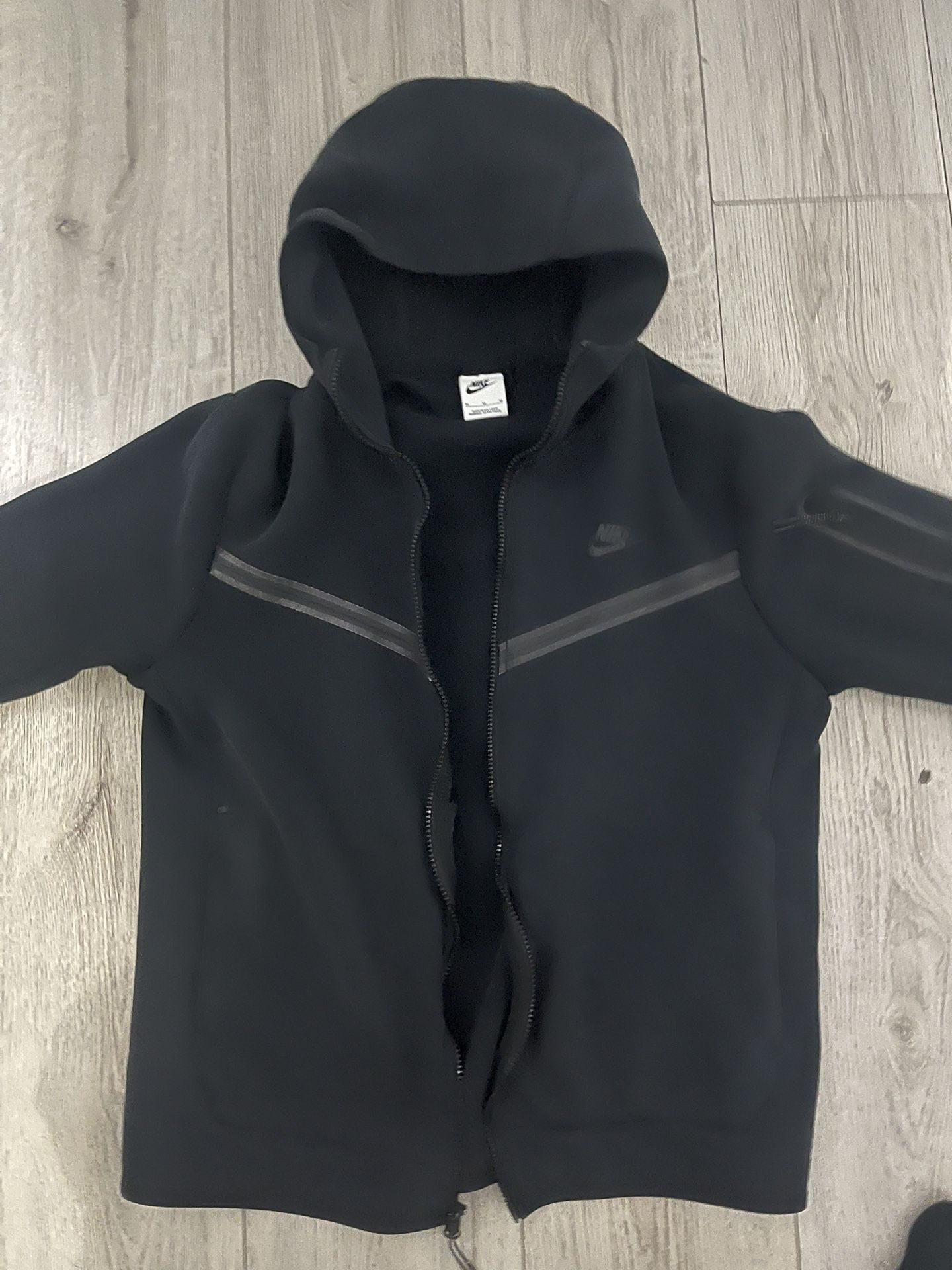 Black Nike Tech fleece M
