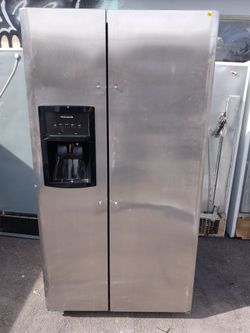 Frigidaire 36" Side By Side Refrigerator In Stainless Steel