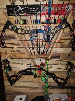Archery bow display racks