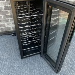 New!  12 Bottle Wine Chiller! New in Box! Summer time ready! 