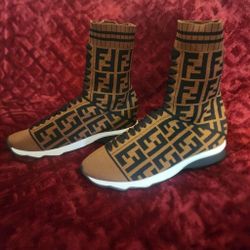 F FASHIONABLE ANKLE BOOTS