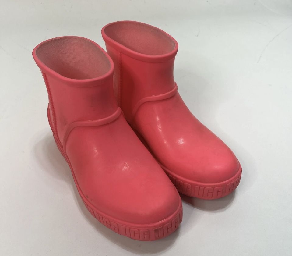 UGG  Rain Boots Got Pink