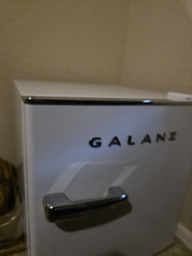 Galanz Mini Fridge