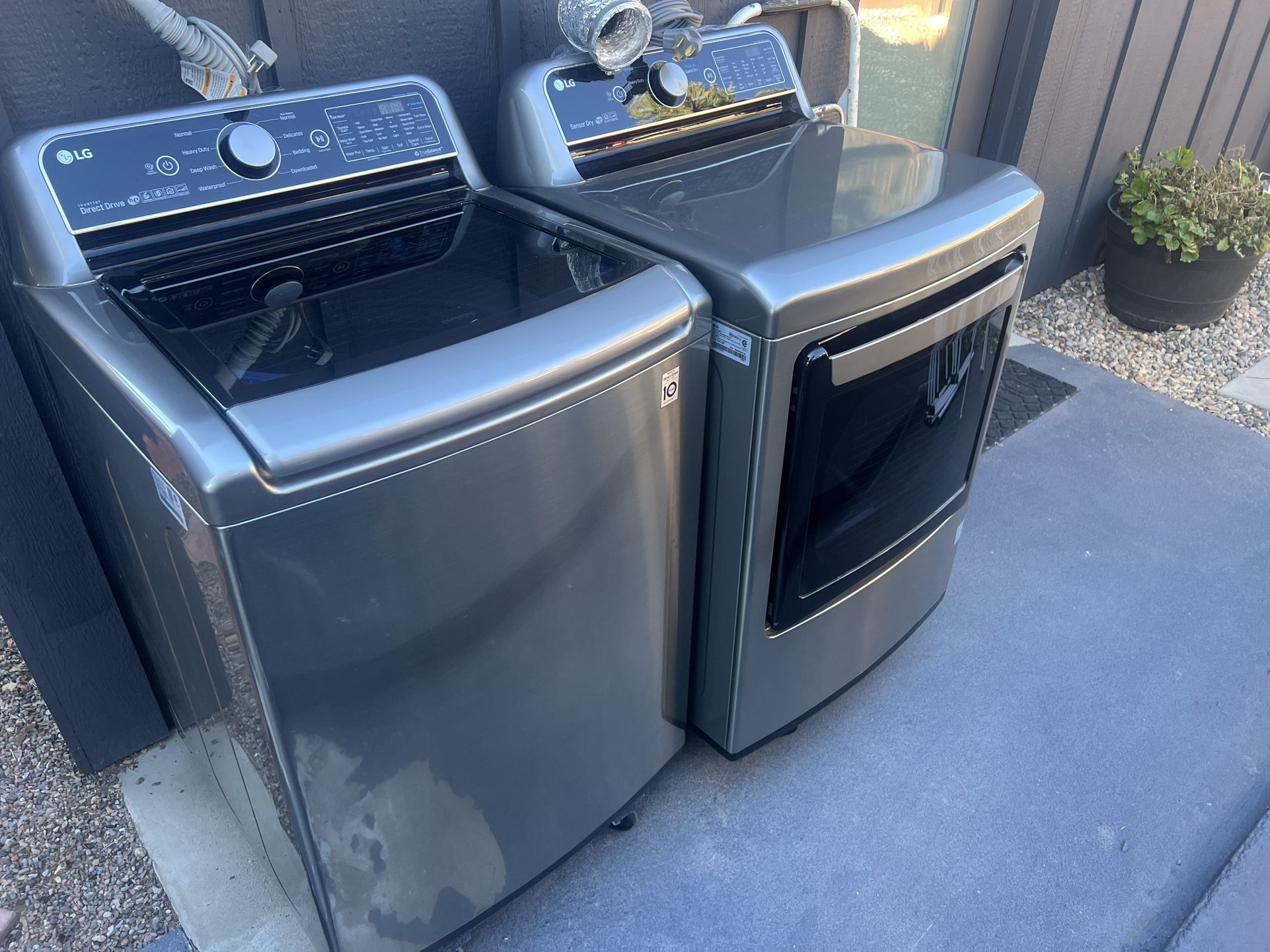 LG ELECTRIC WASHER AND DRYER