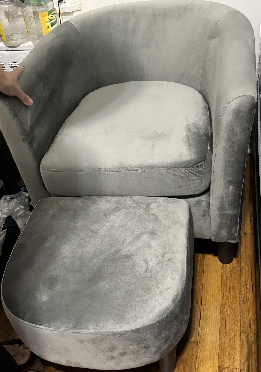 Accent chair w/ ottoman