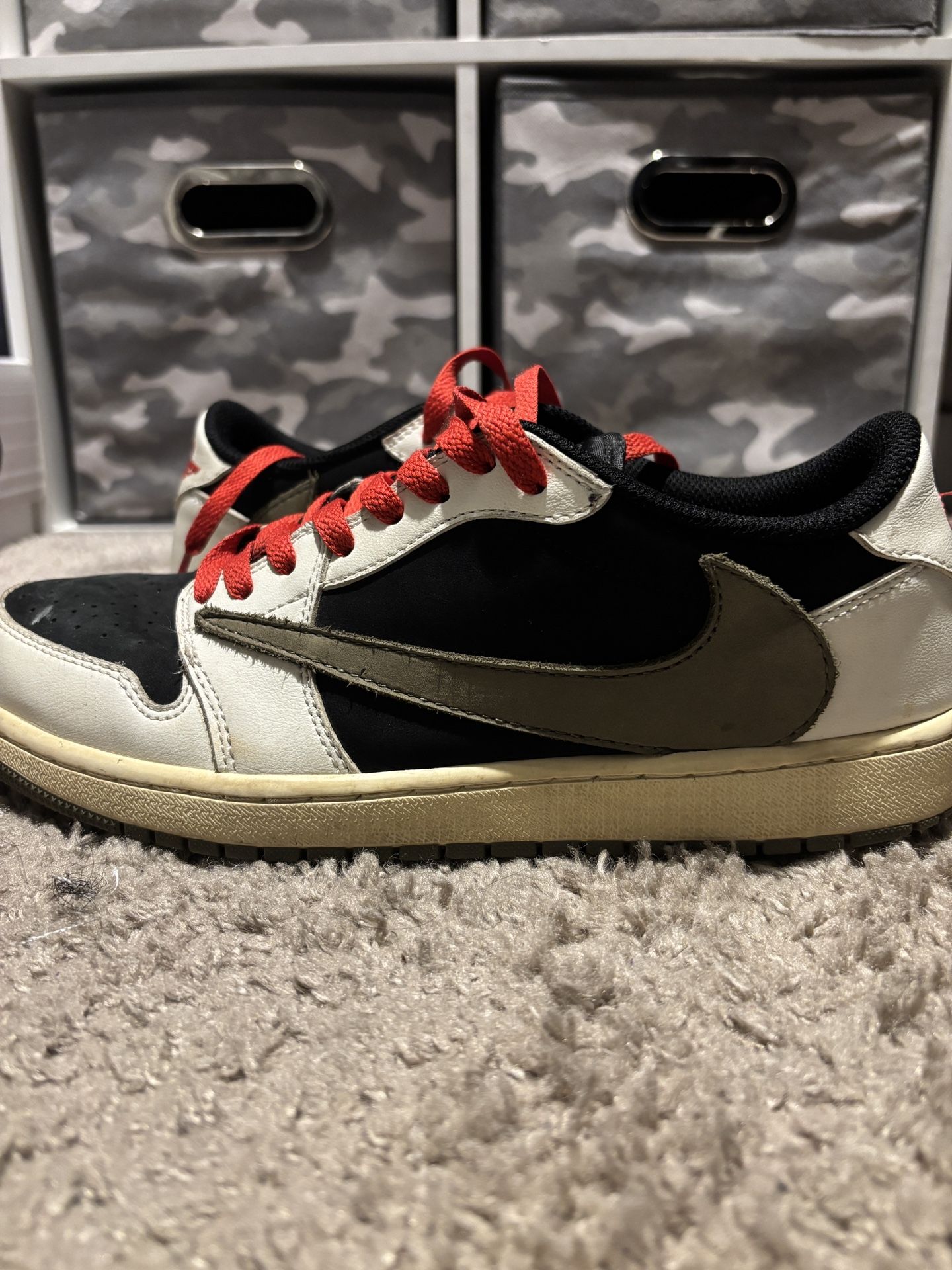 Travis Scott Olive