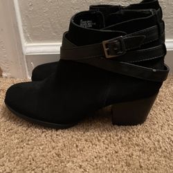 White mountain size 6 black boots