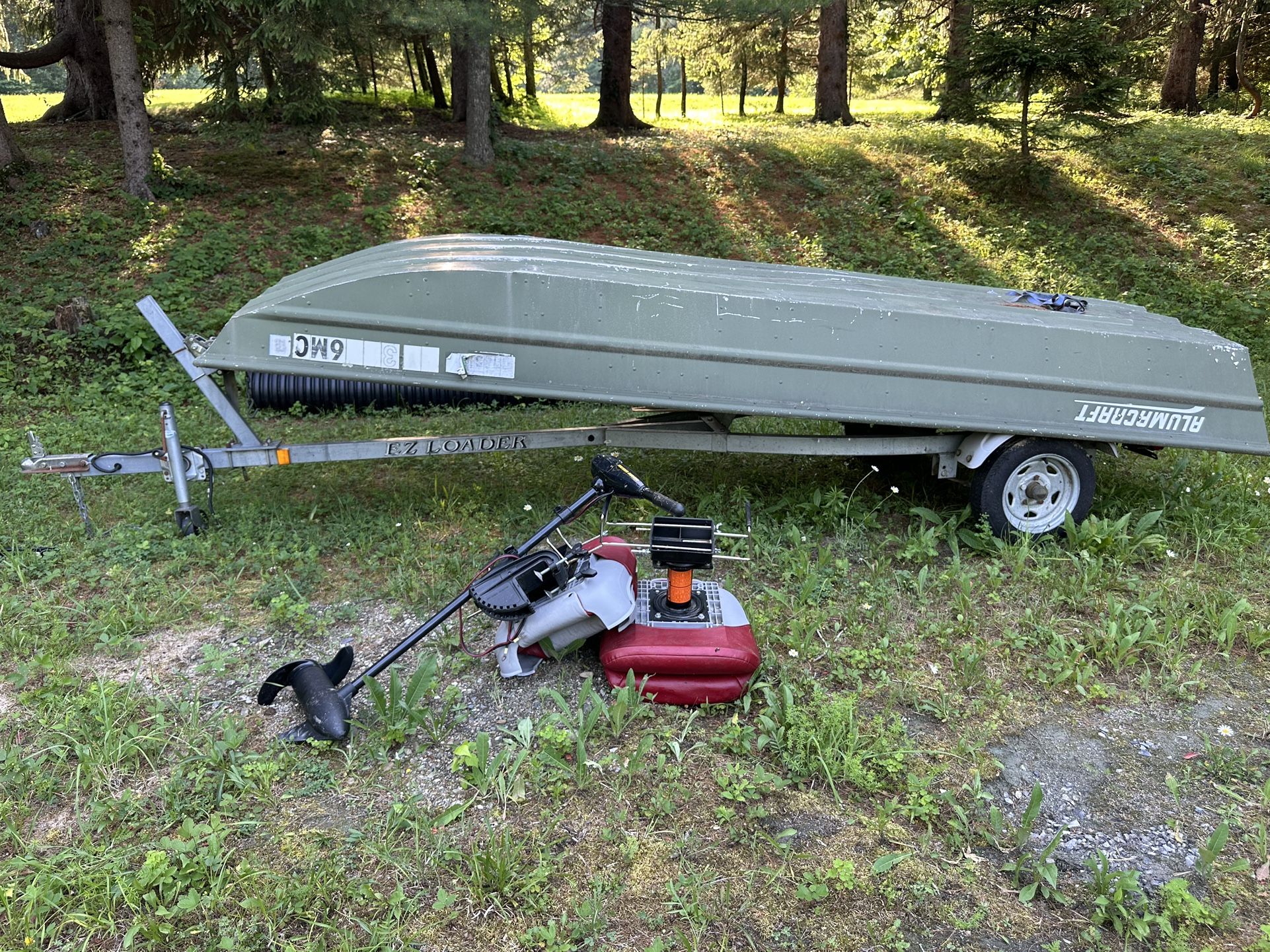 14’ Jon Boat + Trailer + Trolling Motor + Seats.