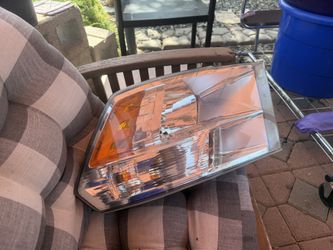 Headlamp For A Dodge Ram OEM Read It 4 Info