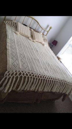Handmade crochet set with two pillows