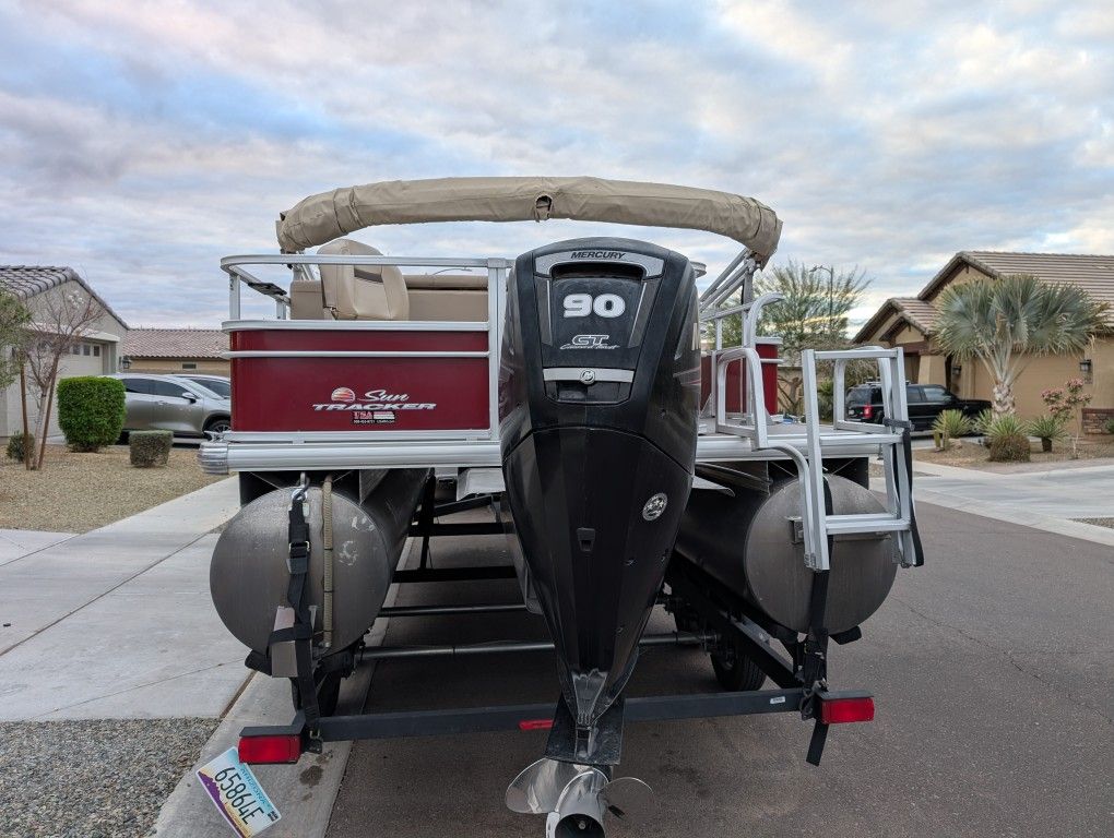 2018 Sun Tracker 20DXL 90HP