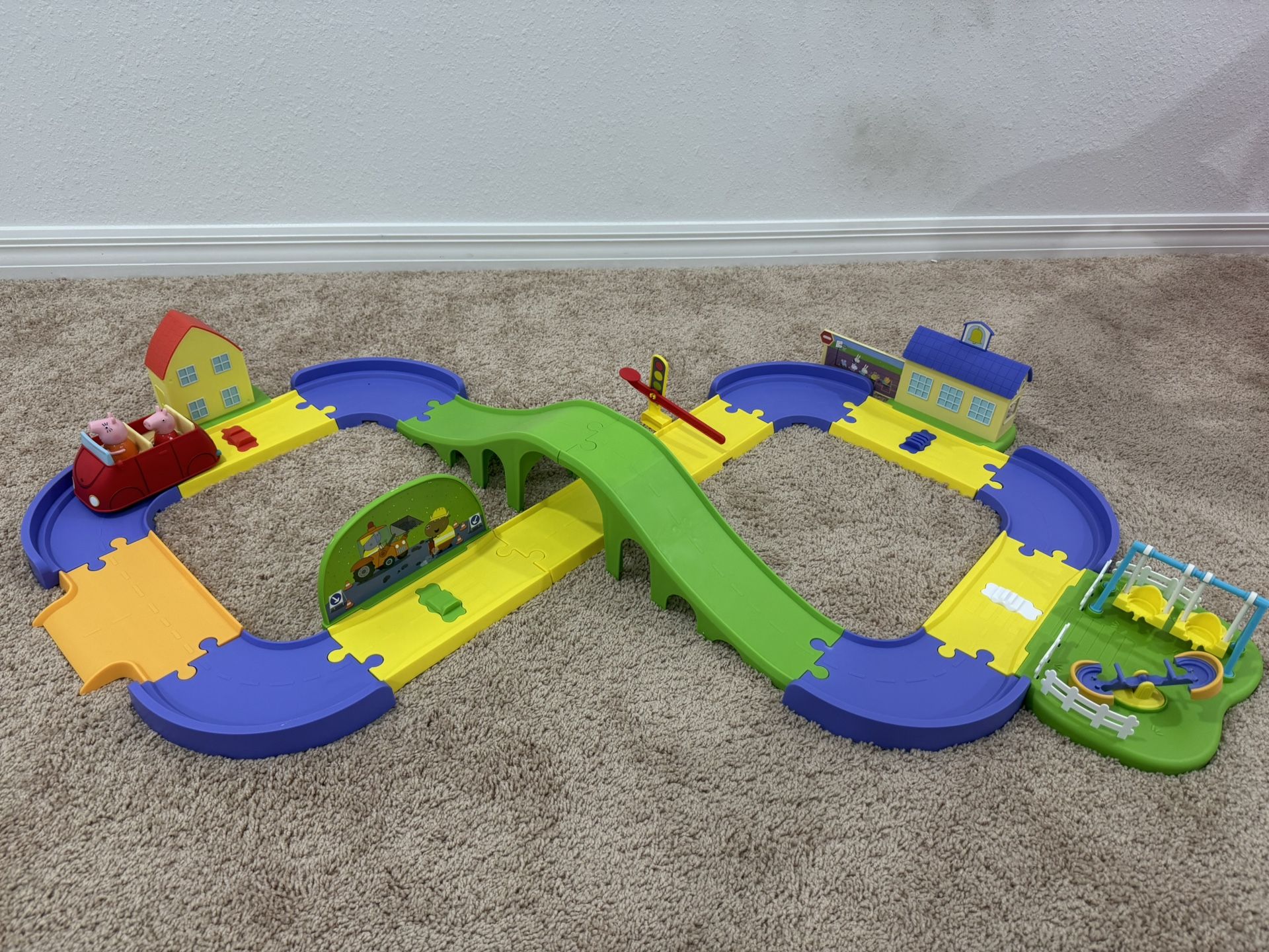 Peppa Pig All Around Peppa’s Town Set with Adjustable Track; Includes Vehicle and 1 Figure; 35+ Sounds; Ages 3 and Up