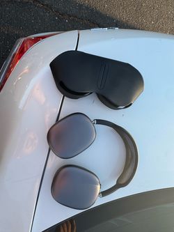 Apple AirPods Max with Case