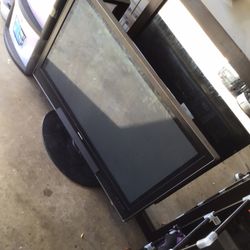Hitachi 43” Flat Screen Tv $20