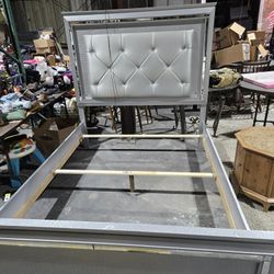 Beautiful Queen Bed With Lights