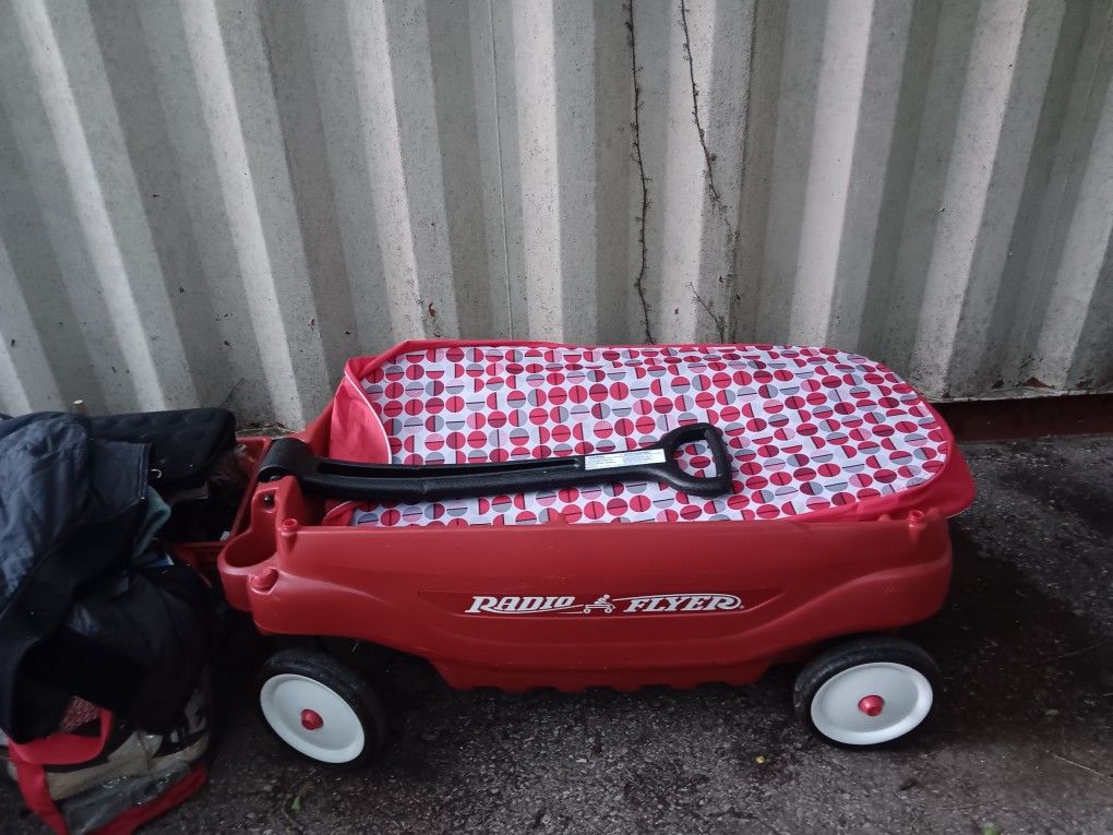 Radio FLYER kids Red Wagon With Sun Cover