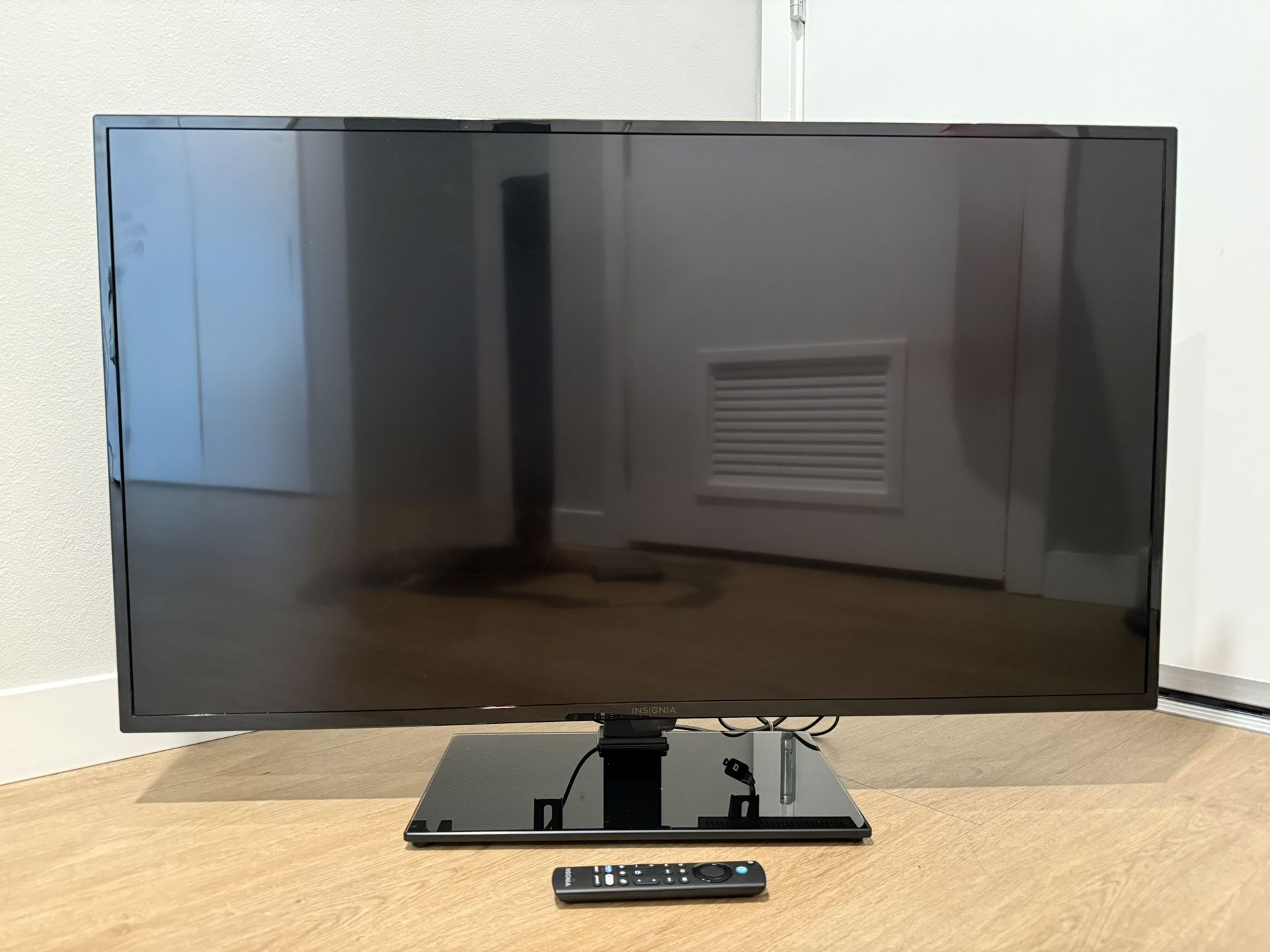 Insignia™ - 42" Class F20 Series LED Full HD Smart Fire TV