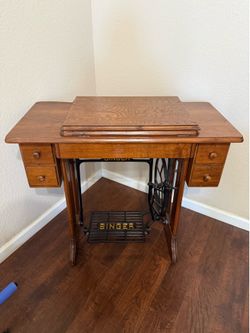 Singer sewing machine 15-91 from 1953