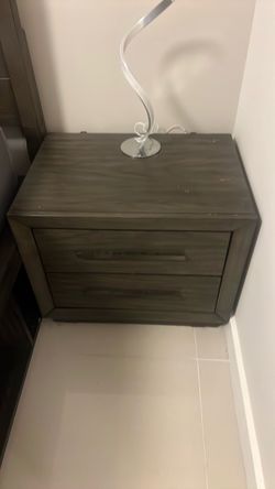 NIGHTSTANDS (2)