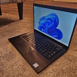 Dell Touchscreen Laptop. Windows 11 Pro. 8th Gen i5. Webcam.256GB SSD