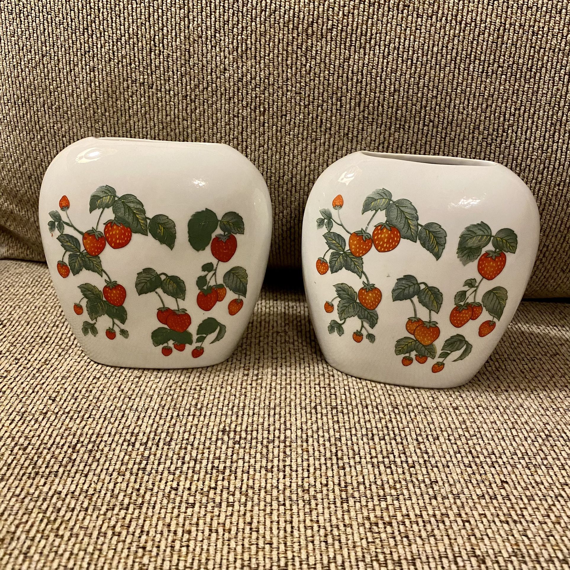 Set of 2 Vintage Porcelain Strawberry Vase Flower Holder Home Decor