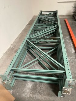 Warehouse pallet racks & shelving