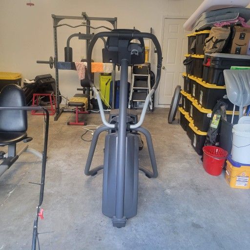Precor EFX Elliptical Machine With Elevation
