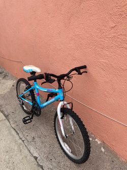 Bike for sale 6 speeds 20 inches tires ready to ride