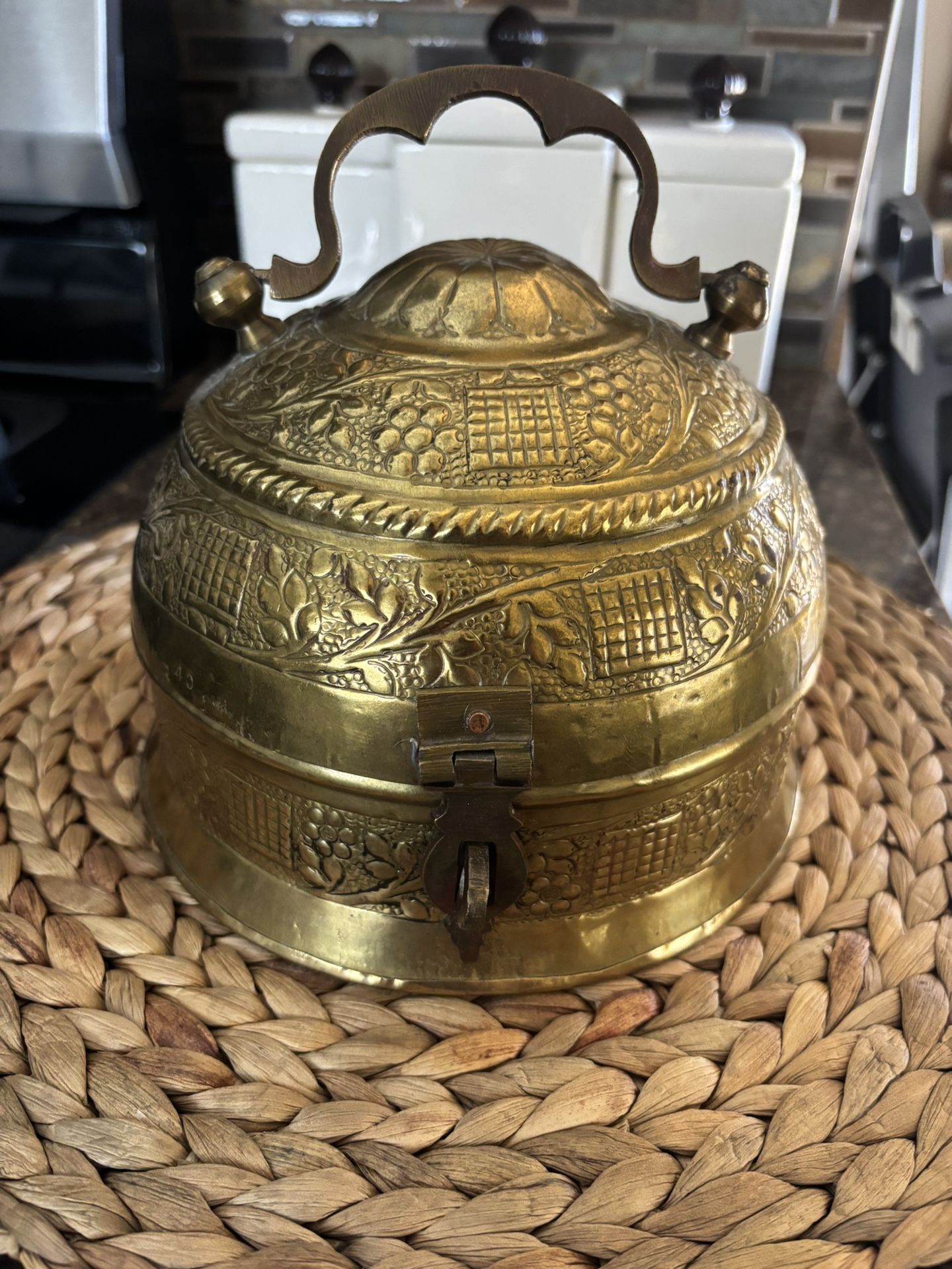 Antique Betel Nut Box (SeeDescription)