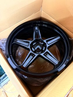 20x9” Gloss Black 5-Spoke Alloy Wheel