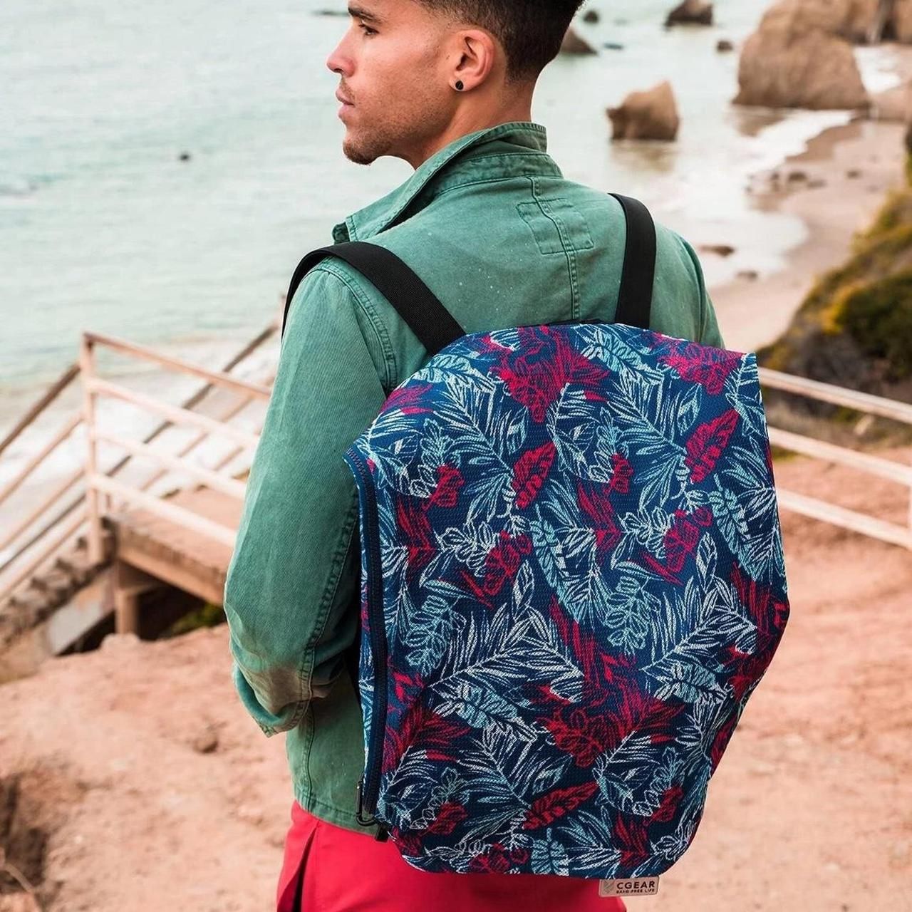 CGEAR  Sand-Free Mat/Backpack  All-in-One Bag