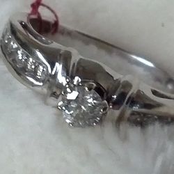 14Kt White Gold Diamond 0.32 Ctw Cathedral Shank Engagement Ring Size 7