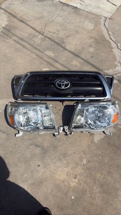 Toyota Tacoma lights and grill 2008