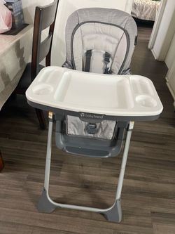 Baby chair Excellent condition pick up Raseda and vanowen